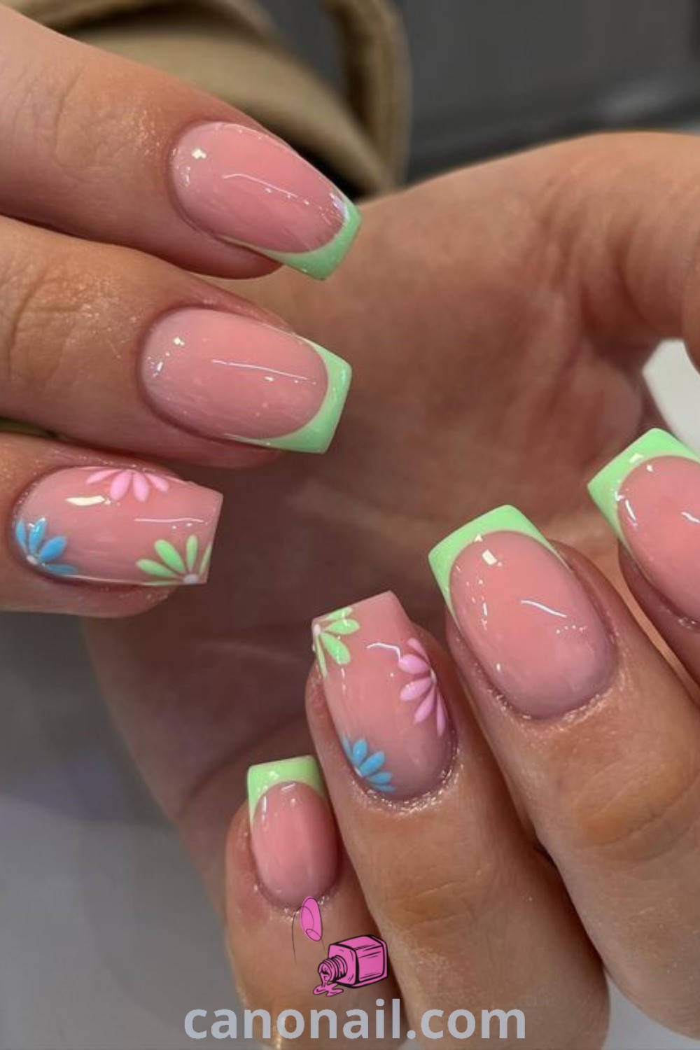 Spring nails featuring square-shaped daisy nail designs with bright colors and floral patterns. Explore stunning nail looks and modern nail ideas for the season at canonail.com.