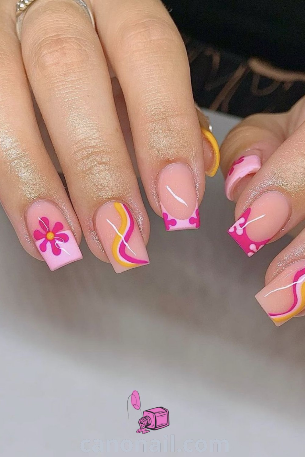 Spring nails with square shape featuring daisy designs and colorful floral accents. A trendy and elegant nail art idea perfect for the season. Discover stunning nail looks and inspirations at canonail.com.