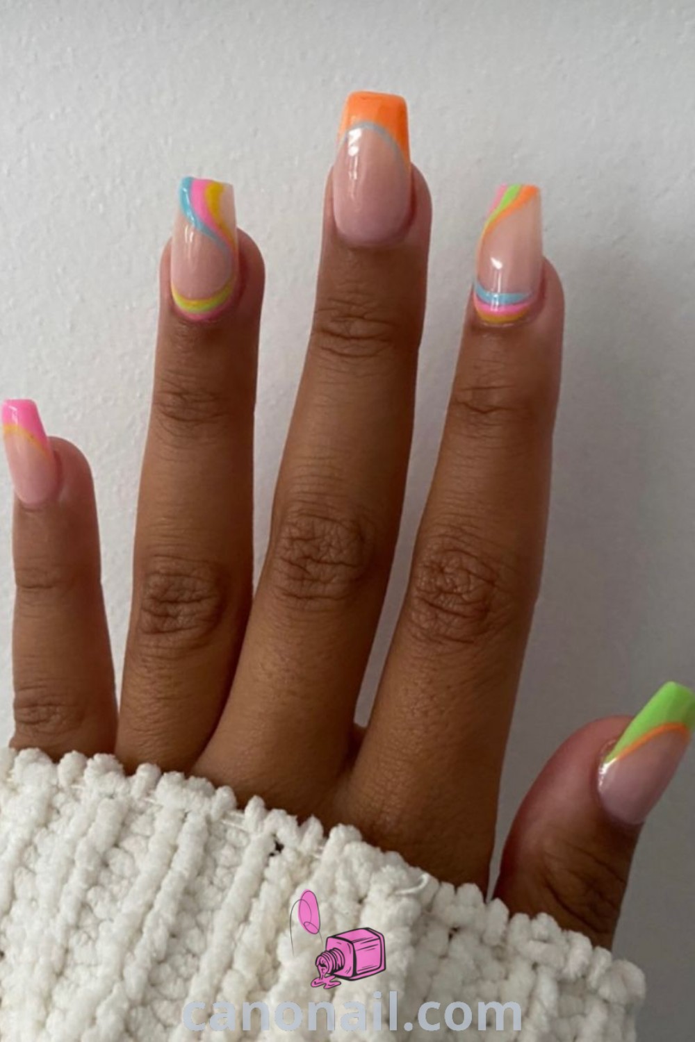 Spring nails featuring square-shaped tips with daisy designs, pastel colors, and trendy floral nail ideas. An elegant and modern manicure perfect for short nails in spring. Discover more nail inspiration at canonail.com.